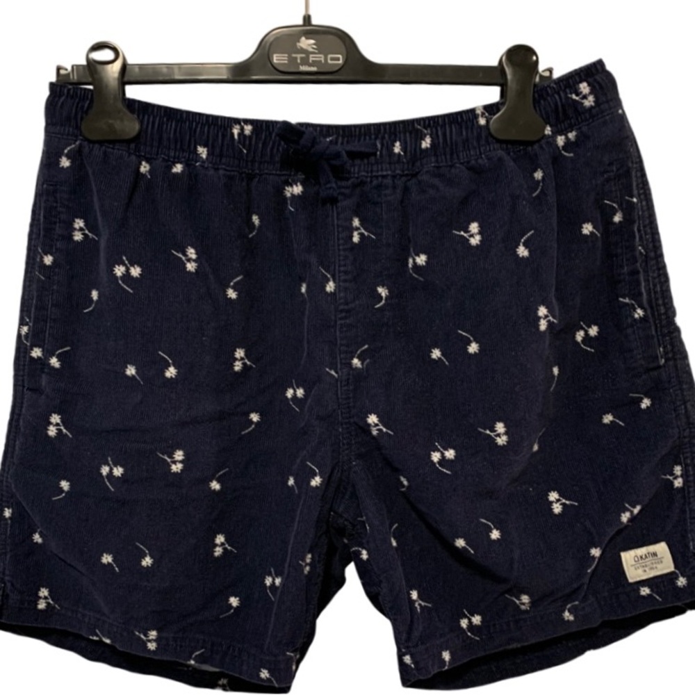 Katin corduroy short. Size L.
